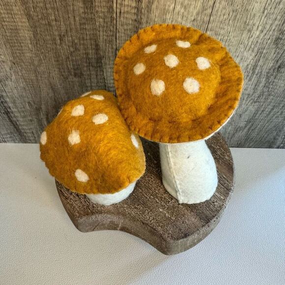 Rustic Toadstool Mushrooms Felt Critter Set Boho Decor FAST SHIP NEW - Picture 6 of 7